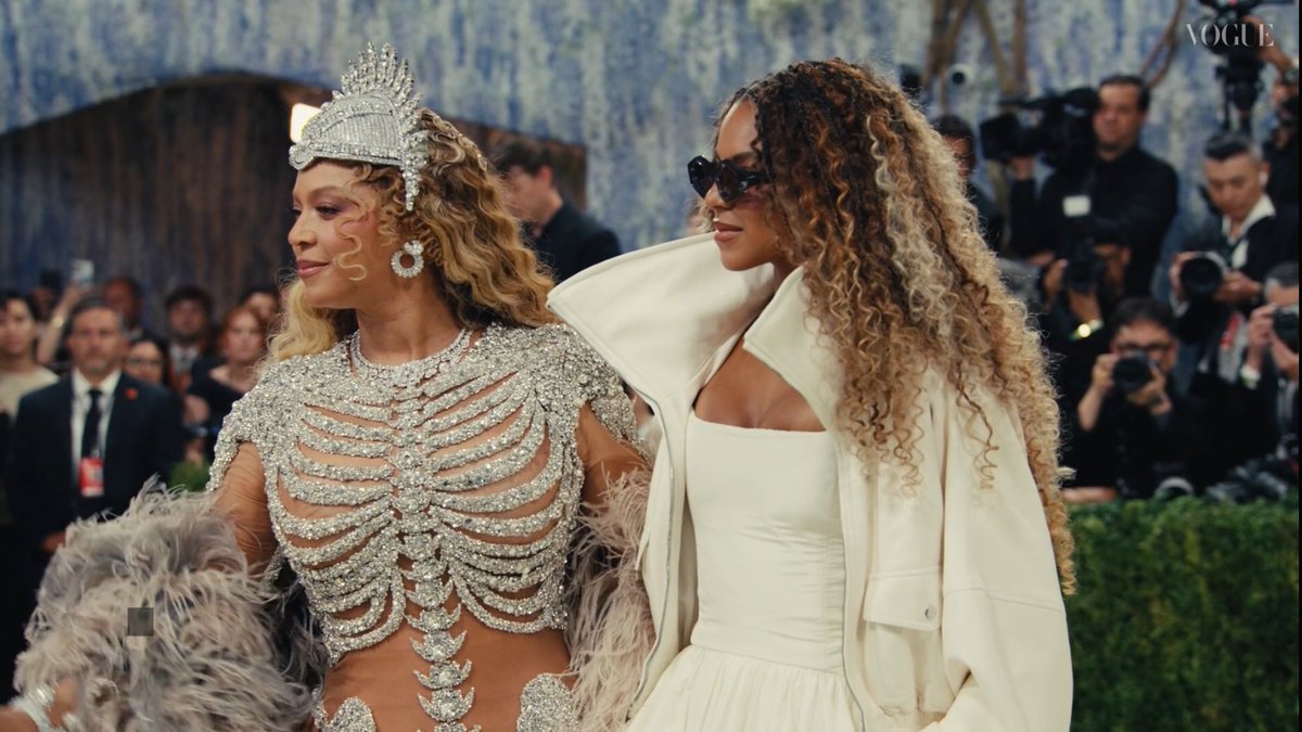 bran_jb's tweet photo. Blue looks more like Beyoncé than Beyoncé 🤯

#beyonce #metgala2026
#metgala #beyhive https://t.co/8qJVpnrv9j