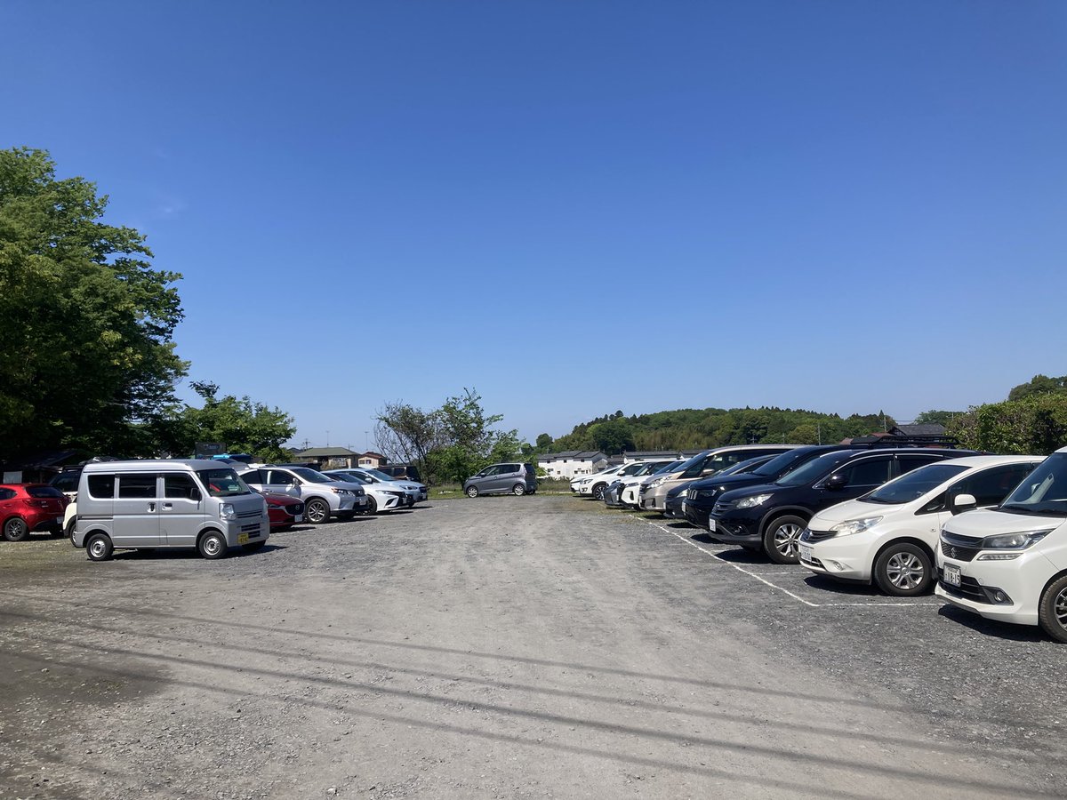 kuroneco280's tweet photo. 【益子陶器市2026春 7日目】⠀
道祖土(さやど)交差点付近の駐車場です。

5/5 9:40
当方駐車場・お隣のつかもと広場駐車場も満車になりました。
道祖土交差点近辺の民家前の駐車場もじきに満車となりそうです。

#益子陶器市 #益子春の陶器市 #益子陶器市2026春 #駐車場 https://t.co/LYinyHOE7C