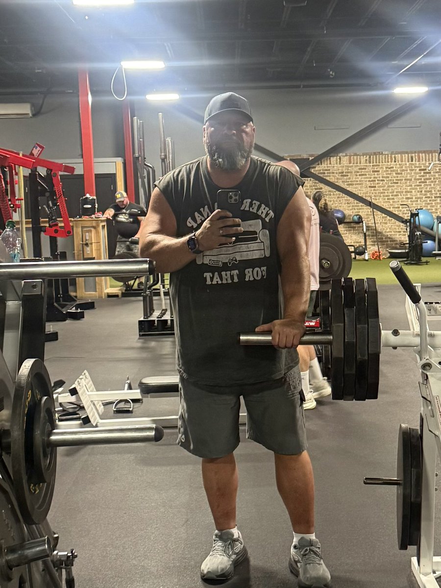teleman777's tweet image. Legs after church. Starting the week off not being able to walk. 😂 #fitness #LiftHeavy #gym #bodybuilding #gymrat #GodIsGood