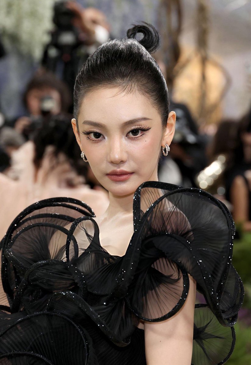 pourlesjolies's tweet photo. ningning at the met gala https://t.co/BMM9QsfOm2