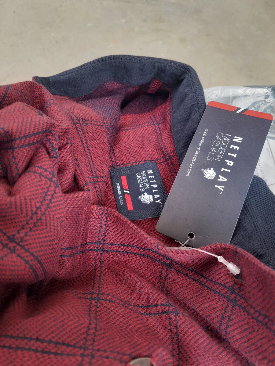kumar09202's tweet photo. Dear @AjioCares मैंने ajio app से netplay company का t shirt 👕 ऑर्डर किए थे लेकिन आपके दौरा t shirt फटा दे दिया गया or रिटर्न करते है तो कुछ paisa नहीं मिलेगा or exchange में product available नहीं है | आप मेरा t shirt exchange करे या return में पूरा पैसा दे दिया जाए 
@AJIOLife https://t.co/MbcUoP5ZbS