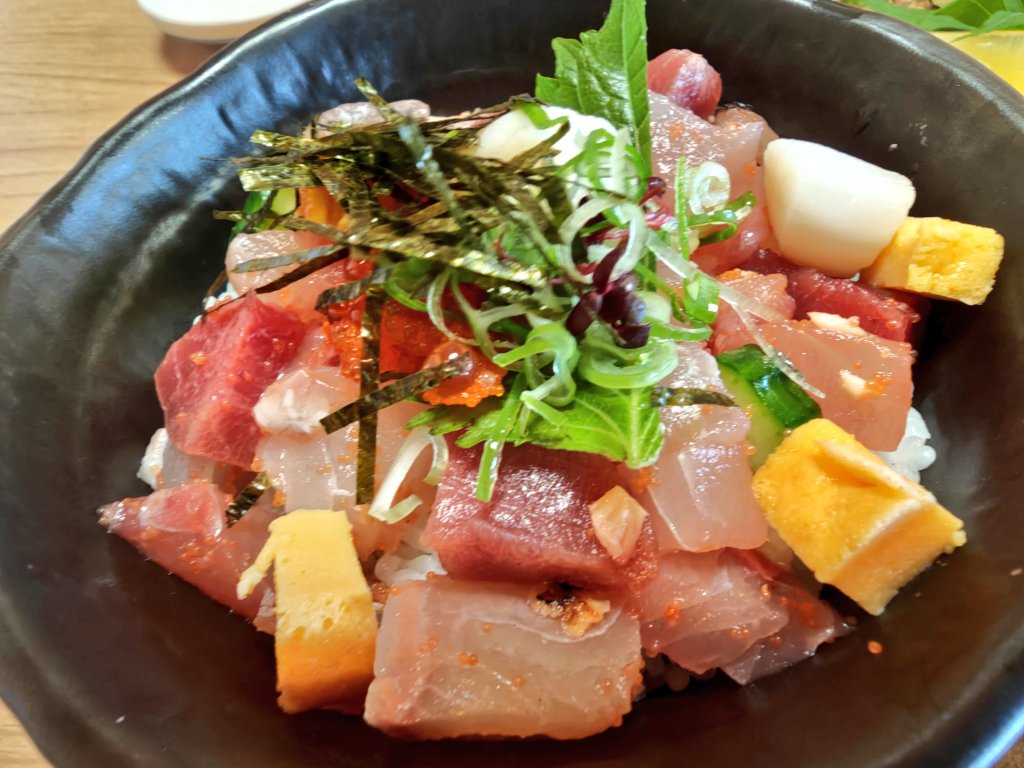 えす tweet media