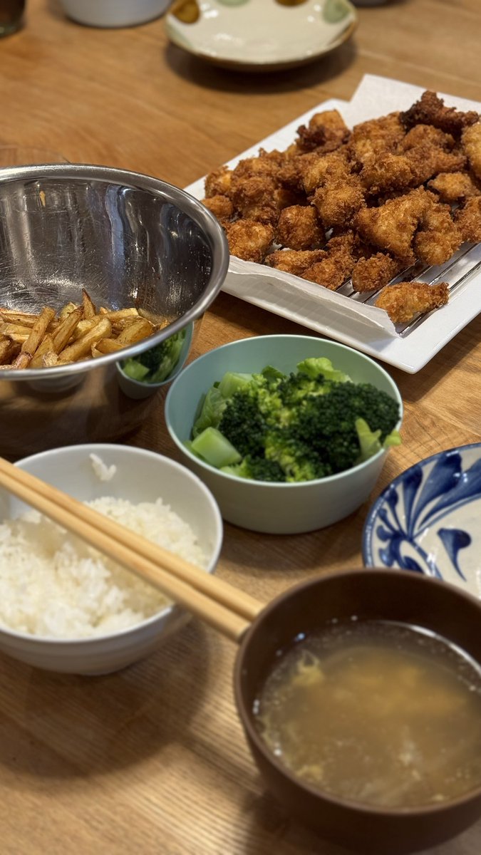 fujie_taro's tweet image. April 28, 2026
Tonight’s dinner.

• Sasami no Karaage (Fried chicken tenderloin)
• Potato fries
• Broccoli
• Chuka Soup (Chinese-style soup)
• Gohan (White rice)

#HomeCooking
#Dinner
#japanesefood
#DailyLife
#cookinglog