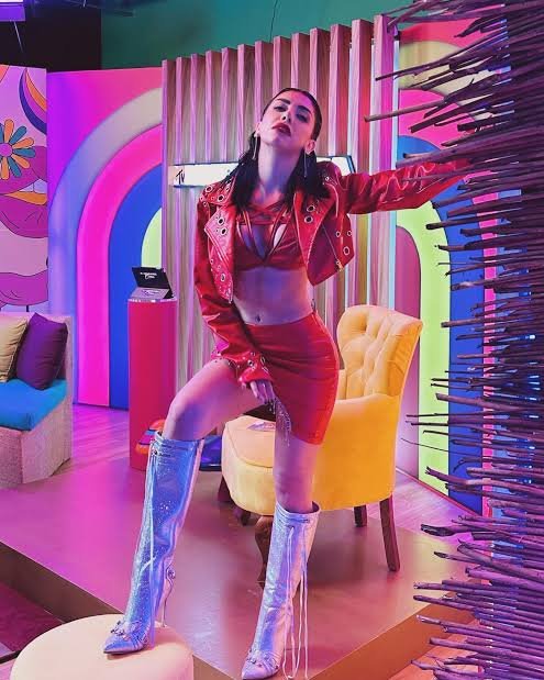GarimePinterest's tweet photo. Hola, baby 
@realkarime
 supe que andas soltera de nuevo 

DÍA 2 HASTA QUE LA MATRIOSHKA ACEPTE SER MI RUCALETA 

"Tú con esas botas me hacen querer tener mi cara en tus chichotas" 😏 https://t.co/HzopU4AnwJ