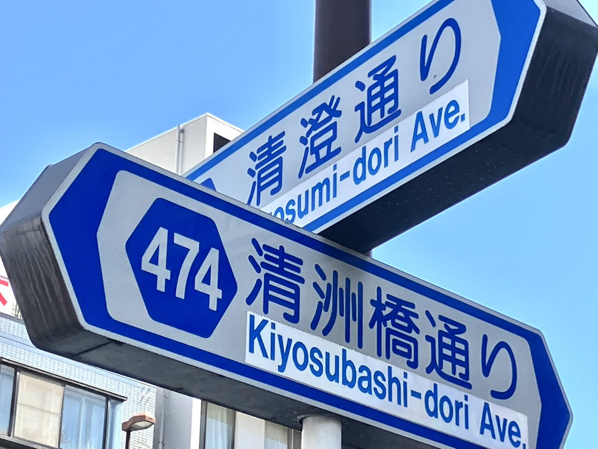 silver_strix's tweet image. 現地の主だった喫茶店が開店時間ではなさそうだったのでイートイン。

前回から全く触れてなかった一冊にあくまでイメージとして目を通す。

アルブレヒト、マリ、エヴァン。彼らの世界線は変わり、新たな世界が開けたはずの今後を体験できるかもしれないと思うと楽しみだ。

#WoD #TRPG
