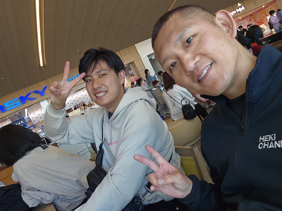 SHUICHIHEKI's tweet photo. さぁ合流して。あとは飛ぶだけ。
何が合ったかは動画でご連絡します(笑)
#Typhoon 
#Go台湾 https://t.co/VMgmuO5lP7