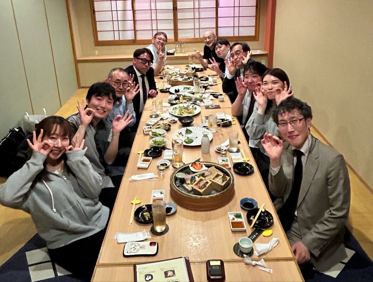 jmsped's tweet photo. 第129回 日本小児科学会学術集会
みなさん発表おつかれさまでした！

発表後、お疲れ様会を行いました🍺
みんなでフグポーズ🐡🐡🐡

#自治医科大学とちぎ子ども医療センター
#自治医大 https://t.co/5igfeshtFv