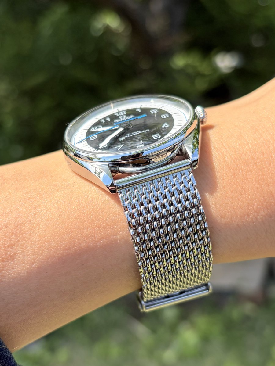 everydaywatch's tweet image. #OMEGA #Seamaster #OlympicOfficialTimekeeper
シーマスター オリンピックをミラネーゼブレスに換装して夏仕様に☀️
なかなか爽やかになったと思います✨
BAMBI社製のミラネーゼブレス、コスパ高くてオススメ！
@bambi_watchband