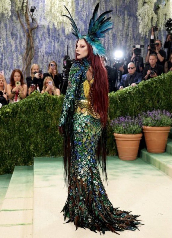 hionfashion tweet media