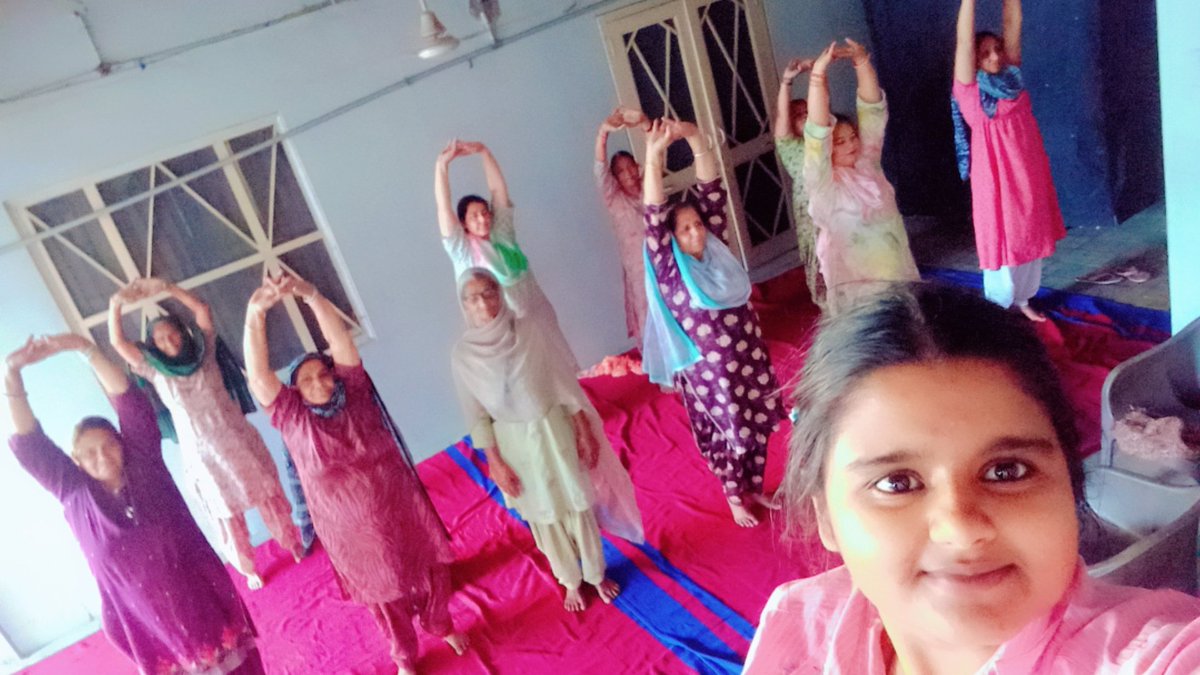 GursharanK352's tweet image. 🧘‍♀️ “Inhale peace, exhale stress.”
#Yoga #InnerPeace #StressRelief #CalmMind #HealthyLife @cmdiyogshala #cmdiyogshala  #ludhiana