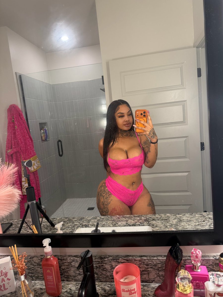 Qween kiaaa🍑🍒💦 tweet media