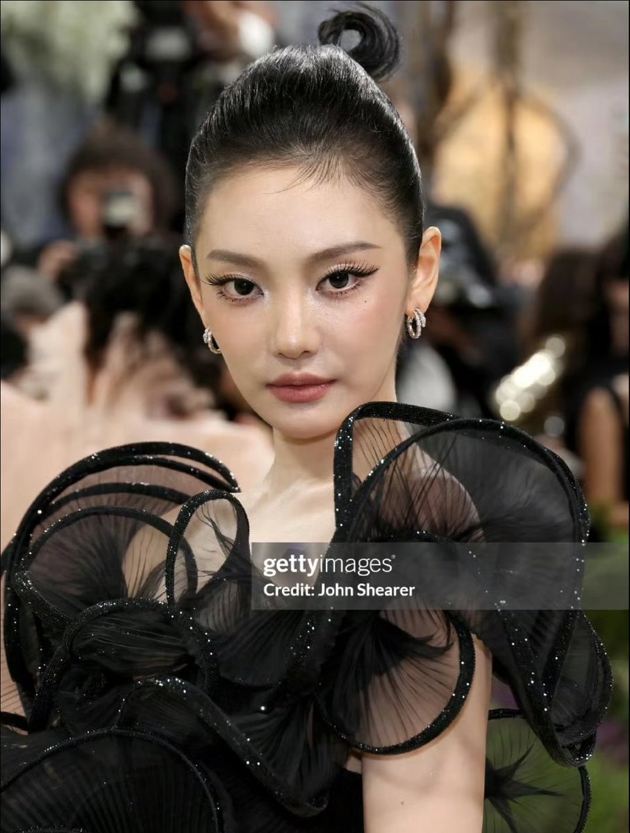 ningrains's tweet photo. this shot is so sickening. ningning knows she's that girl https://t.co/S6xPhLGriw