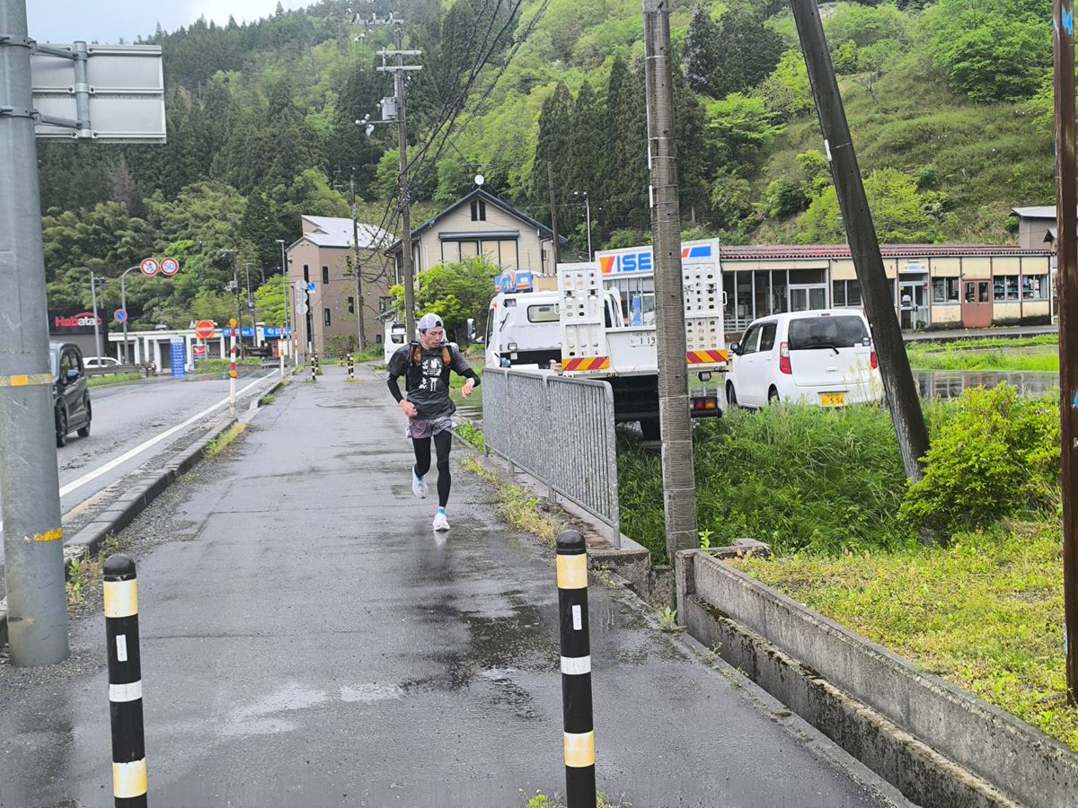 tajimamuraoka's tweet photo. 兵庫県香美町、
先日開催されました
「拝啓 加藤文太郎 
兵庫縦断176Kスピードハイク」
矢田川走友会エイドの様子を
蘇武岳ファンクラブの
水田さんにいただきましたので
紹介します📸

このイベントは
偉大な登山家「加藤文太郎」の
足跡を偲び
美方郡新温泉町浜坂から
神戸和田岬までの176キロを https://t.co/9WAyYR0KjH