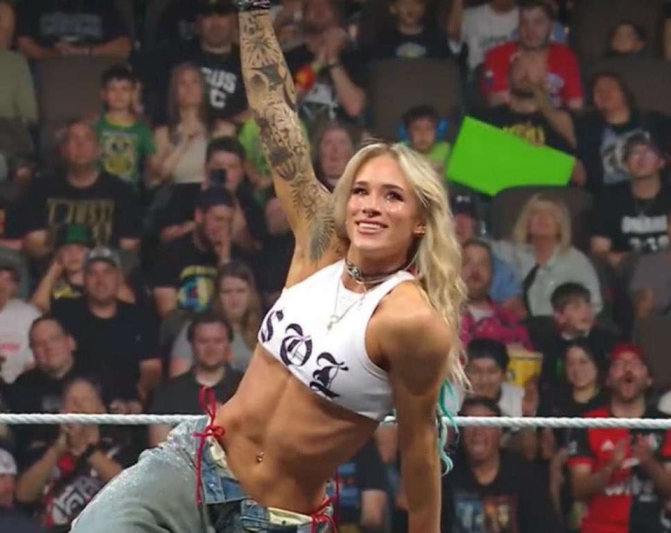 thechasewraslin's tweet photo. SOL SNATCHAAAAAWA

 #WWERaw https://t.co/p2f25YqDvI