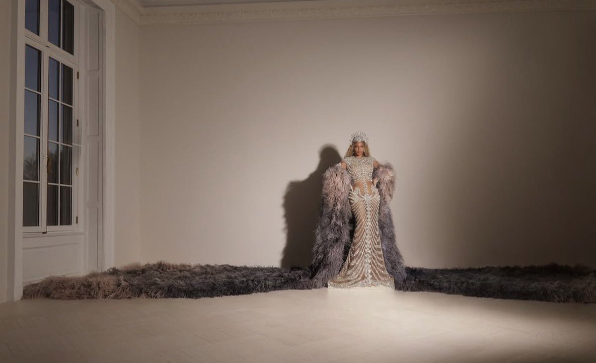 BoricuaHive's tweet photo. FASHION IS ART. BEYONCÉ IS FASHION. BEYONCÉ IS ART. https://t.co/ToTQOT3NQY