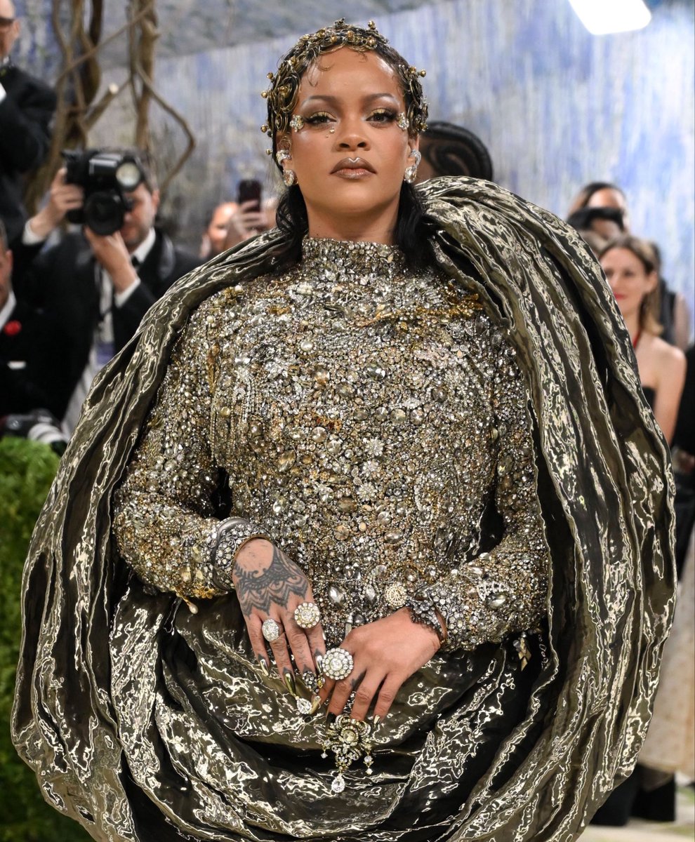Rihanna | HQ tweet media