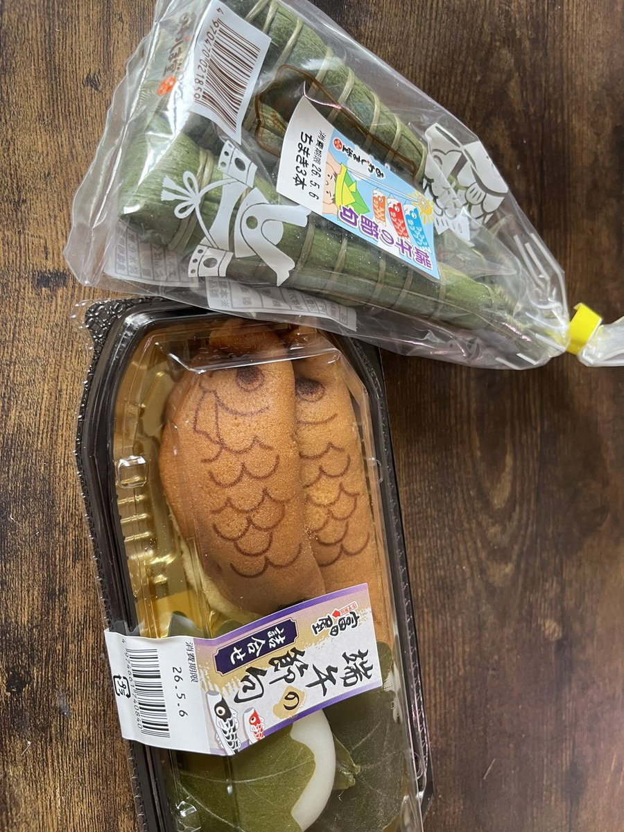 UbXb2b's tweet photo. 今日は朝イチから釣り行く気満々で仕掛けも買い揃えたけど、昨日の夜の時点で近所のタイムズカー予約全部埋まってて泣く泣く諦めた。やのに朝起きて見たら2台空いててまじで罪深いやつおった。
しゃーなしジム行って肩脚ちょろっ���やって、昨日ばあちゃん家行った時にもらったやつ食べる。 https://t.co/tLcYYTNMZX