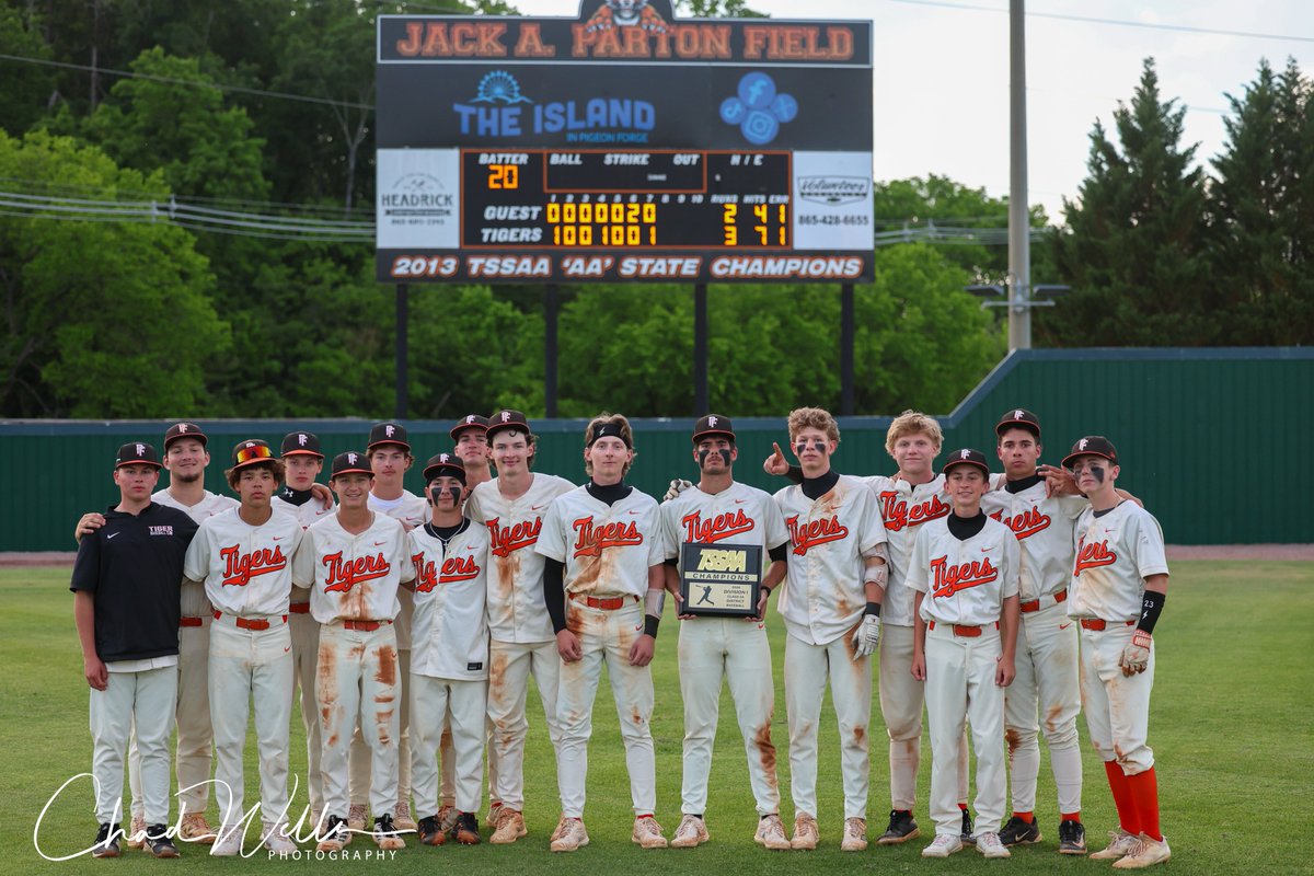 cwells52's tweet photo. Been taking @PFTigersBSB championship photos longer than these kids have been alive. Man, I'm getting old. https://t.co/jQie6cf4TH