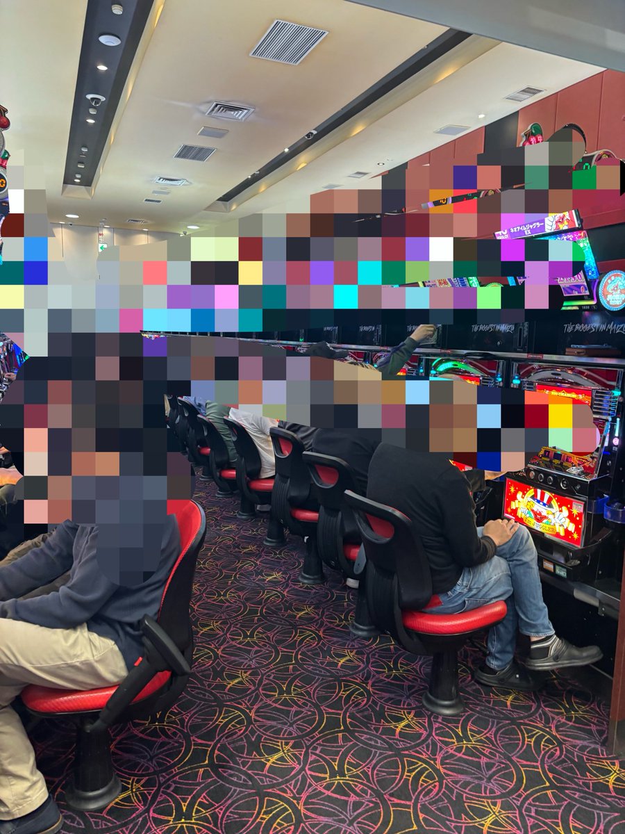 777_bigryo's tweet image. 【📣店内状況📣】
✅GOD ほぼ🈵
✅かぐや様 🈵
✅モンキーターン ほぼ🈵
✅ジャグラーコーナー ほぼ🈵
✅東京喰種 ほぼ🈵
✅北斗転生 ▶︎人気✨️

朝イチからジャグラーコーナー
賑わってる🤩

他にも楽しめそうな台、
まだ空きあるから遊びに来てねん🥰

#PR
#スーパードーム舞鶴店