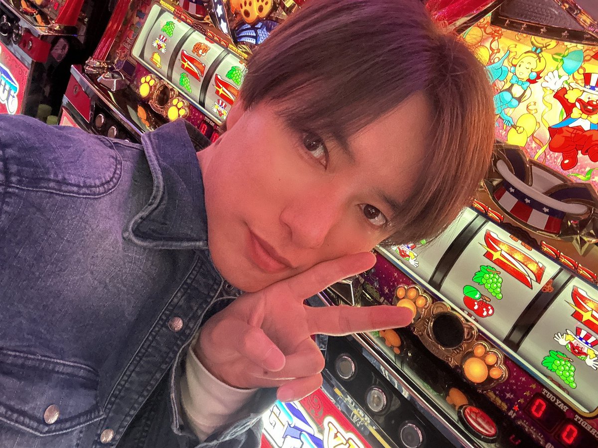 yu_suzuki_ABC's tweet image. 朝イチはマイジャグラーからスタートしてます😊
サインやお写真などはいつでもお声がけくださいね🤡

#PR