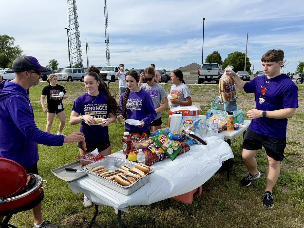 ChicksSoftball's tweet photo. Another amazing turnout for our tailgates! It was great to see basketball, track, wrestling, volleyball, football, softball, cross country, and more all coming together to cheer on baseball and soccer! PH Pride 💜💛🏀⚾️🥎🏐🏈🏃🏽‍♀️⚽️🤼‍♀️ https://t.co/EBTA1xTTTm