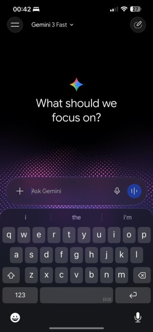 dixitjani333's tweet image. Gemini app gets UI update 👀
• New animated background
• More tools in (+) menu
• Liquid Glass design (iOS)
Android rollout expected
via: GSMArena
#GoogleGemini #AI #TechUpdate