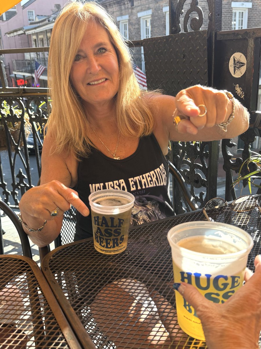 caryn_maroni's tweet image. Rode the streetcar to the Garden District in New Orleans like civilized humans… then proceeded to walk 16 miles in 2 days like absolute legends 💥🍺 #EarnedThatBigAssBeer
#NOLA
#GardenDistrict
#StCharlesStreetCar
#LotsOfSteps