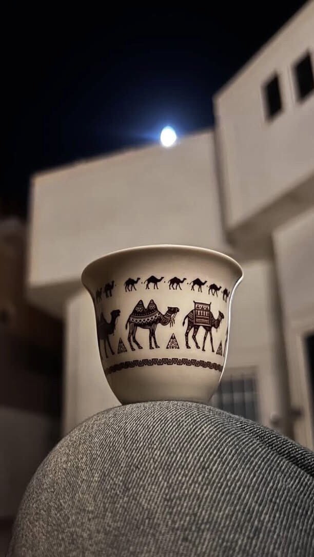 A_fs66's tweet photo. تقـهويني فناجـيلك غـلا ماردلك فنـجال 
لــك والله لو تمر سـنين ماهزيـت فنـجالي https://t.co/FRQuKIm4Gw
