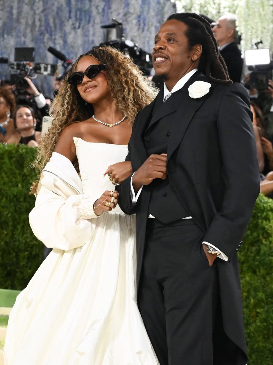 hypergist001's tweet photo. #MetGala Jayz and his beautiful family at the met gala 2026

📸 : Getty images https://t.co/11y5b6fc96