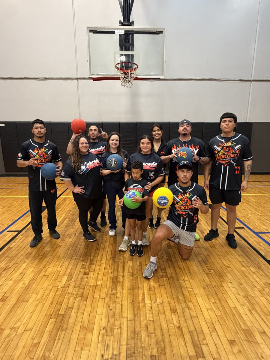 LLRobles09's tweet image. Team Mercedes takes 1st place at today’s Chili’s Dodgeball Tournament Villines’s Area!! Yall are too cool!! So proud of yall! #chilislove @Tina_Prestidge @isaichilis1367 @ChiliHead1367