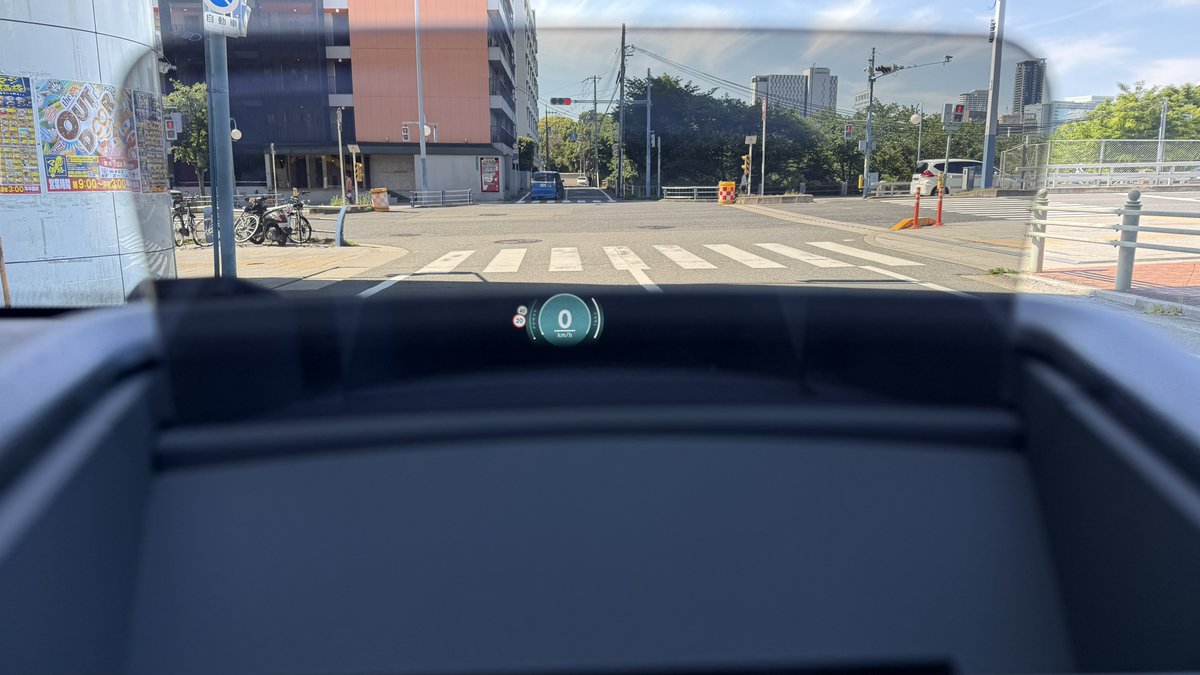 PurpleEVH's tweet image. 新しい MINI はウインカーを出した時に，センターディスプレイにしか表示されないのが不便です．#mini #f67