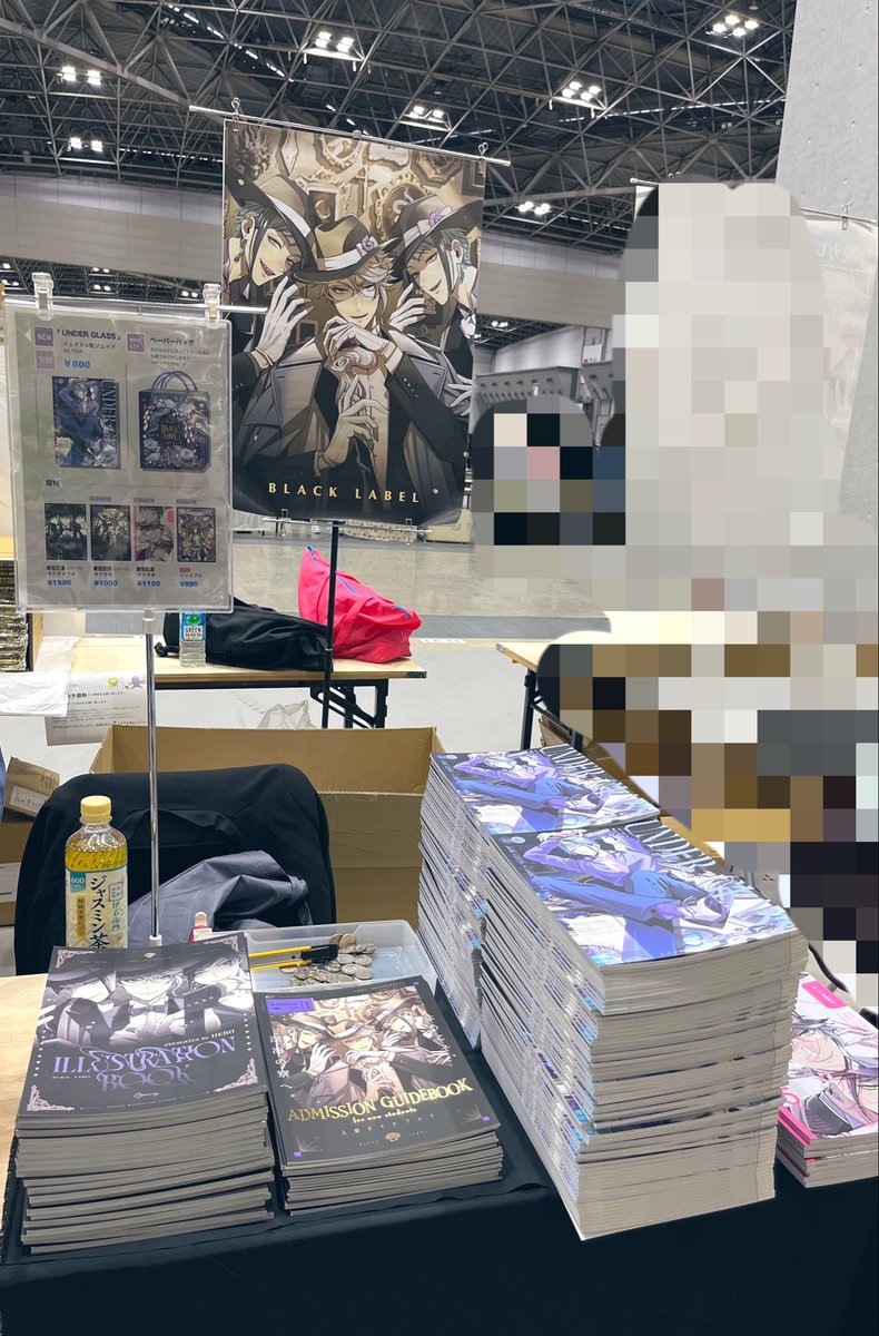 heroo0823's tweet photo. 設営完了しました！
シャッター開いて半分外で頒布します😂
今日はよろしくお願いします！ https://t.co/juIgqus2Tz