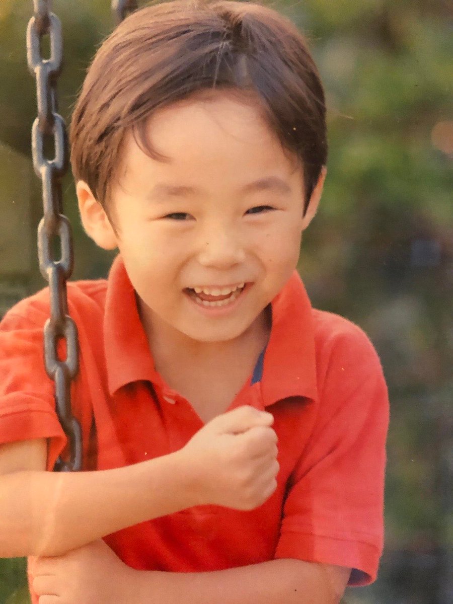 homesweet_movie's tweet image. 🎏🕺🛝
#ホムスイこどもの日企画

📙 𝚙𝚊𝚐𝚎 𝟷 #八村倫太郎 ( #WATWING )

⭐︎子どもの頃の写真
？歳

⭐︎どんな子どもだったか一言
どこでも踊るヒーロー好きの男の子

⭐︎当時の一人称
覚えていません&amp;gt;&amp;lt;