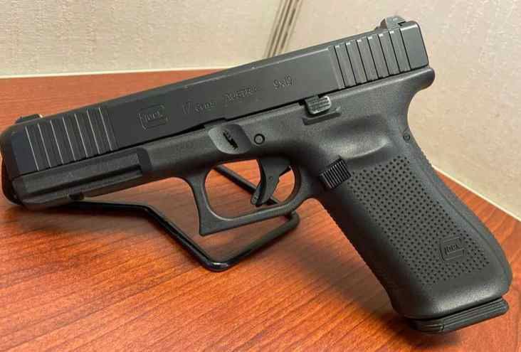 Gun plug tweet media