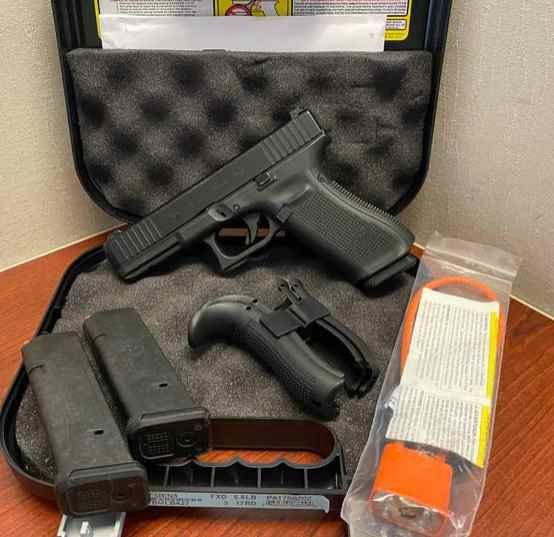 Gun plug tweet media