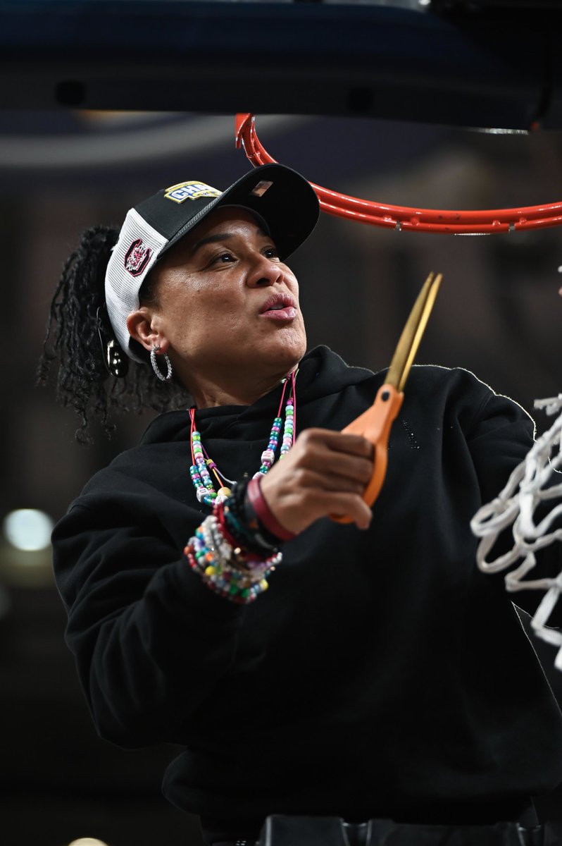 Huh_Lay_Nuh's tweet photo. …her bday is 5/4…i’m 5’4”…champs bday is 10/7….my bday is 10/7…ijs…the signs are there 😂happy birthday bighead😘@dawnstaley https://t.co/cGLcf2jorn