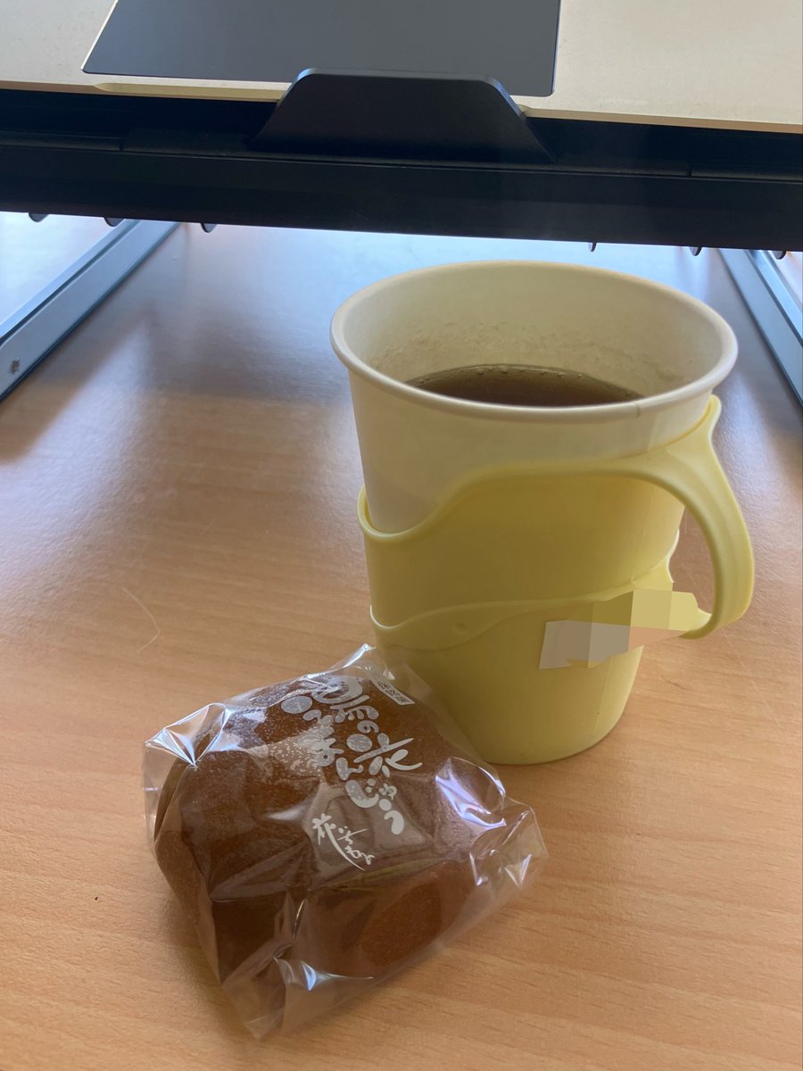 t_foxflower's tweet photo. 自分の指示の出し方が下手くそすぎて心が折れそうだし、他にもイラつくことがあったけど心穏やかにいきたい〜

おまんじゅうおいしい〜

#伊香保温泉　#湯の花まんじゅう　#花いちもんめ https://t.co/gMc5bSmxsg