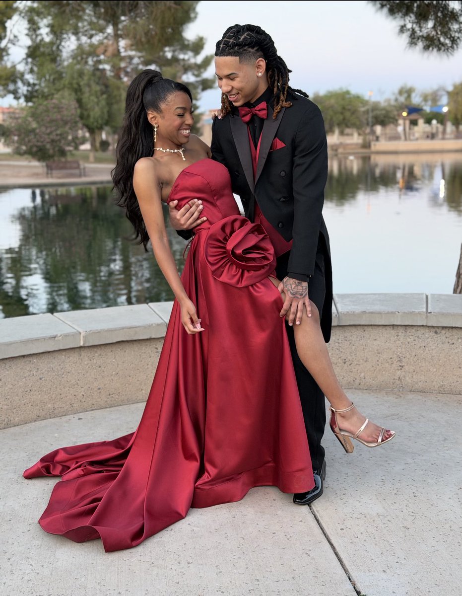 Huh_Lay_Nuh's tweet photo. …beauty &amp; the beast😍 my son &amp; his beautiful date Aya for her prom https://t.co/mOiN4b31Oz