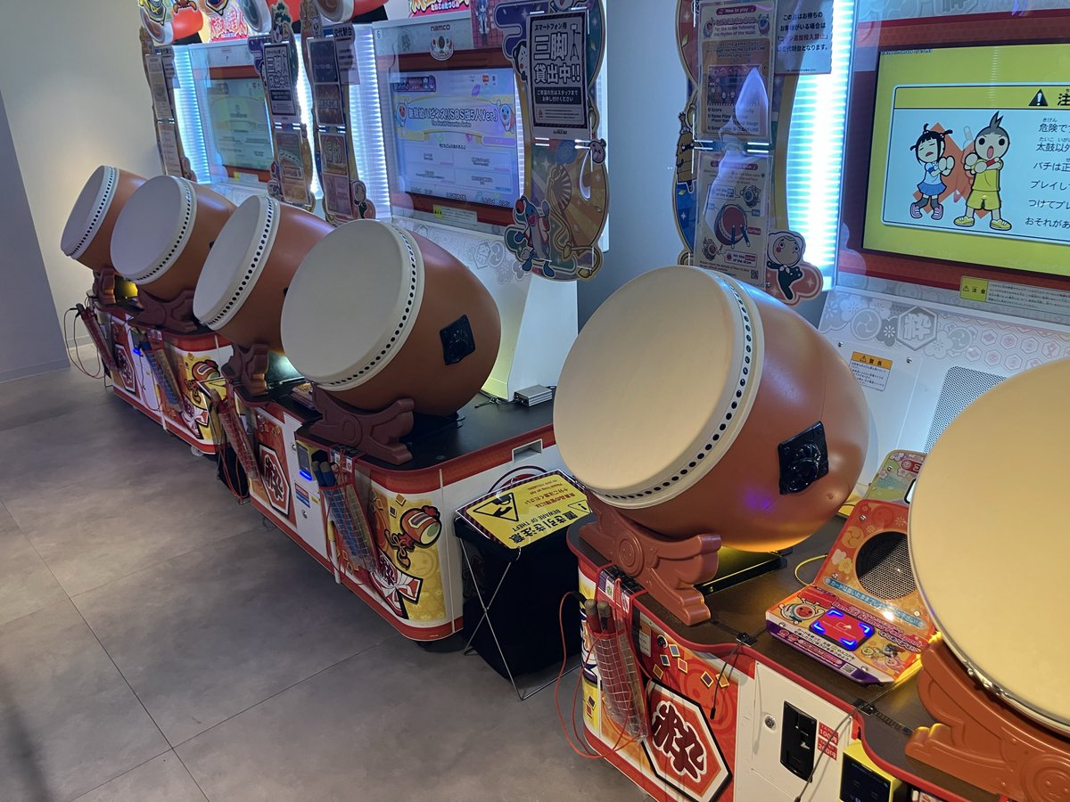 SILKHAT_Akiba's tweet photo. 【✨イヤホンジャック追加✨】

『太鼓の達人』

ご好評につきイヤホンジャック設置台を増やしてます🙇‍♂️ 現在奥側3台が対象となりますので、スコア詰めなどにぜひご活用ください👍
#silkhattokyo
#taiko765 https://t.co/I4mMzS4vUc