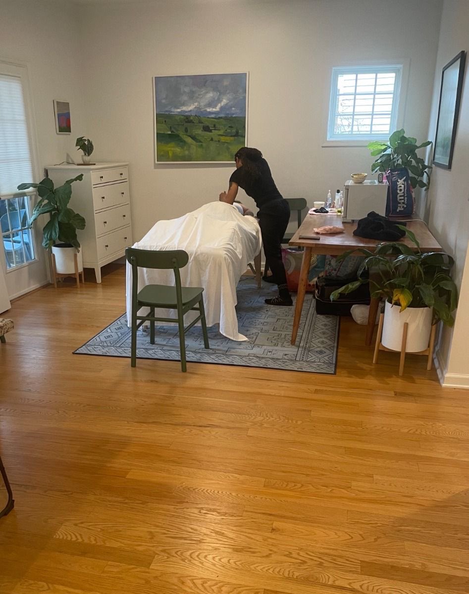 lance1wx's tweet photo. Massage is not just about easing muscles. it’s about restoring harmony between body, mind, and spirit. Every stroke is an invitation to let go. 
   Healing hands, compassionate heart, transformative touch
 I'm a professional Masseuse ❤️ https://t.co/I1WvC8v7GC