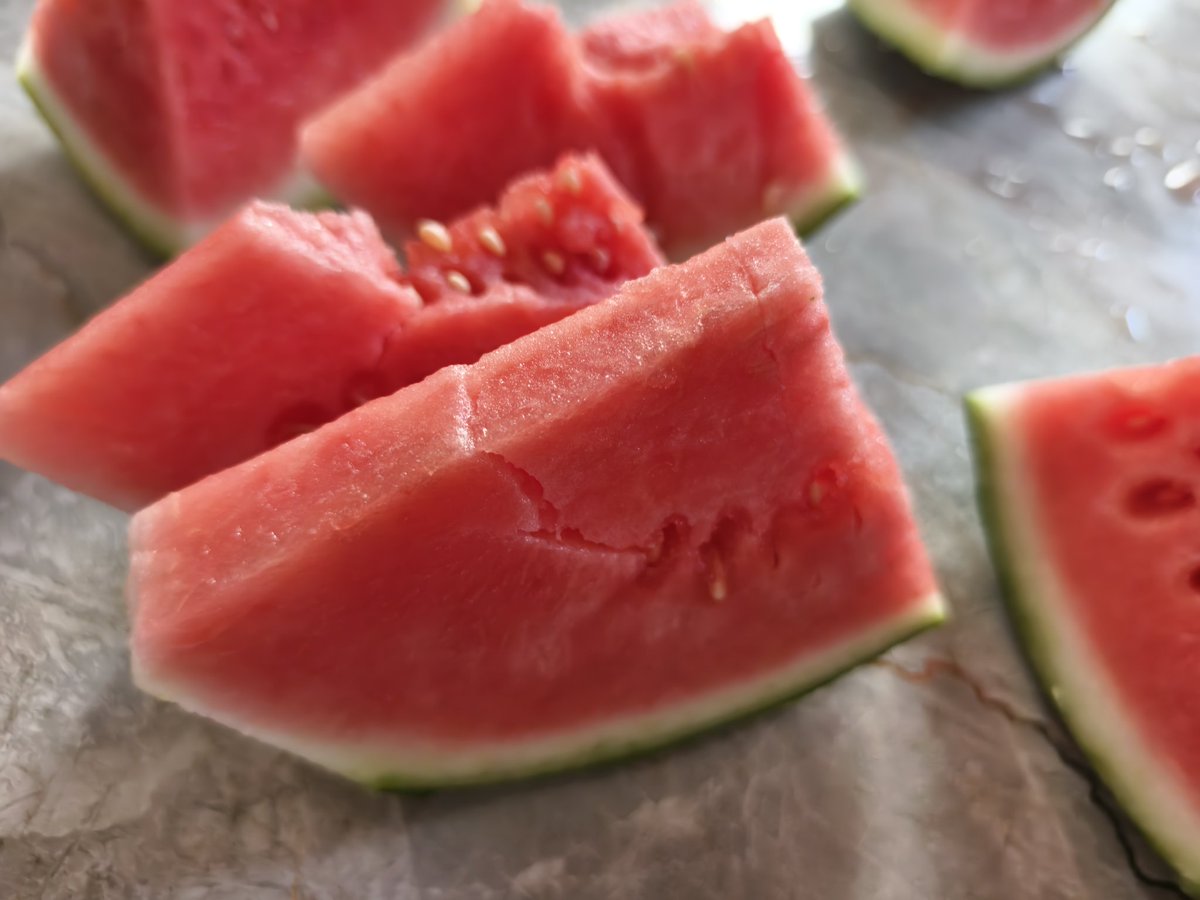 YinggiaC44070's tweet image. 立夏的第一口西瓜，开炫。😬😬夏天就要无忧无虑的吃西瓜。#夏天 #summer #watermelontrend