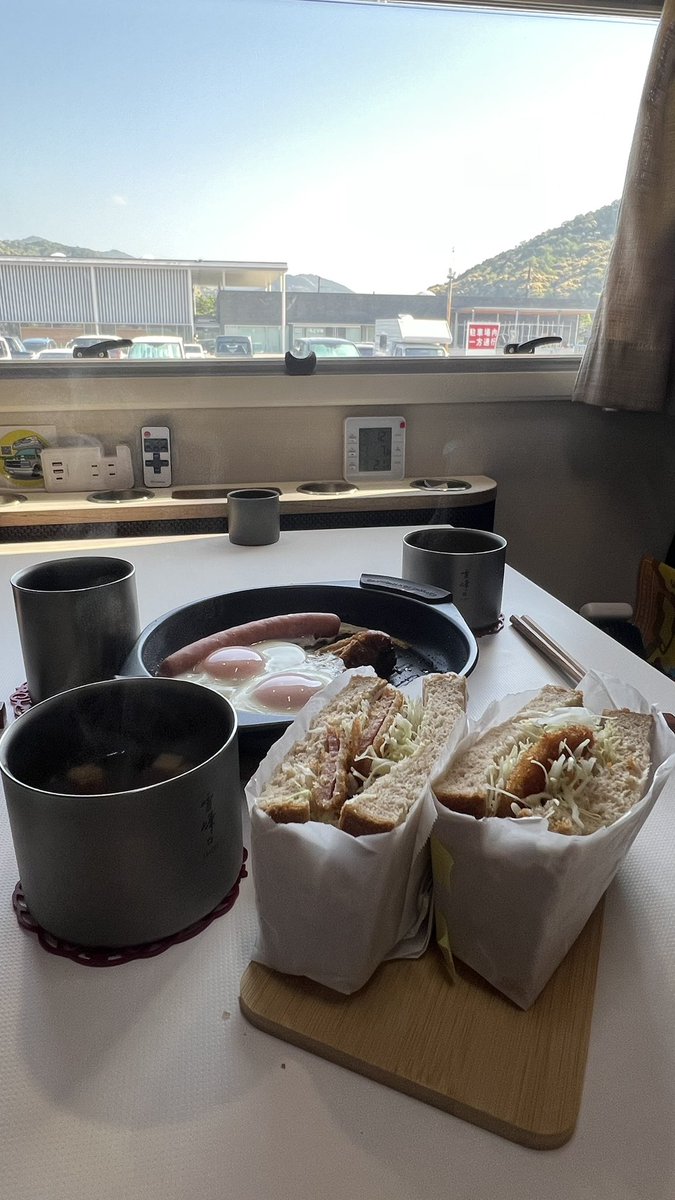 upup67's tweet photo. 朝食はサンドイッチを作って食べました♪
#キャンプ好きと繋がりたい
#キャンピングカー
#道の駅 https://t.co/Ls1BLHe009