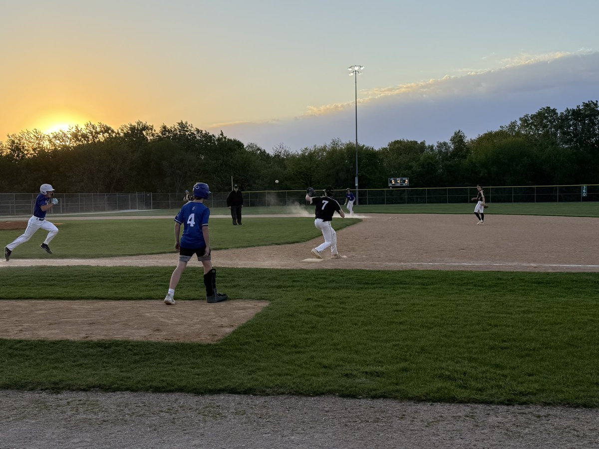 EastSpartans's tweet photo. Reserve ⚾️ advances to Wednesday’s LPS Championship Game with their W tonight at Densmore!  7:00 Wednesday at Den Hartog! https://t.co/08pf0cbYqJ