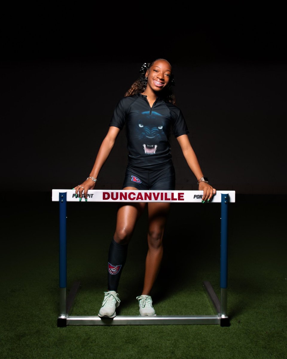 ariagood08's tweet photo. So so proud of myself individually! 13.77 100mh PR &amp; 42.38 300mh PR won't go unnoticed.. PROUD of MYSELF! Falling in the regional finals race wasn't apart of the plan, but it's okay! God is good! #blessed #soon https://t.co/suM6NZu3yF