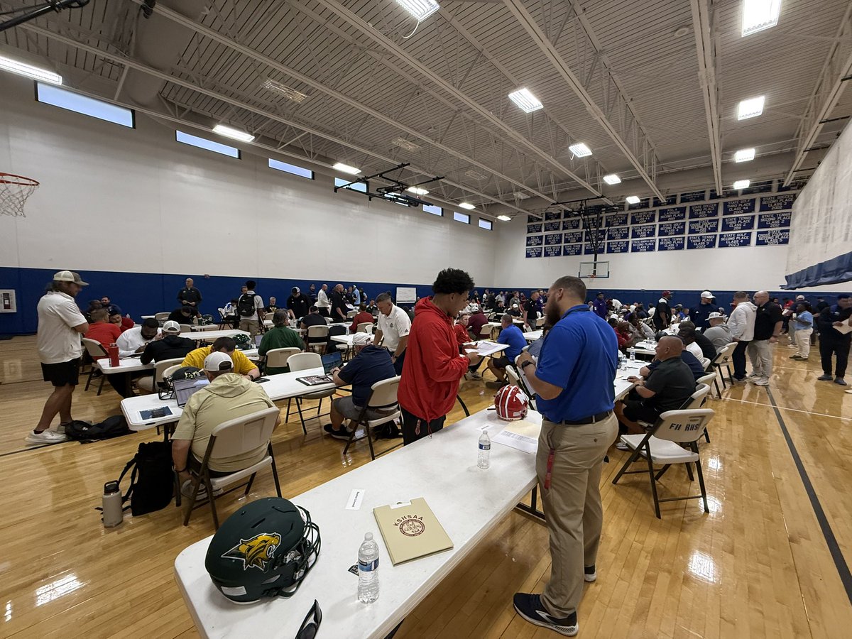 The_GKCFCA's tweet photo. Great night and great turnout for the annual GKCFCA College night!  Thank you to all the college and high school coaches in attendance and Rockhurst high school for hosting! https://t.co/cMXXGEmVxG