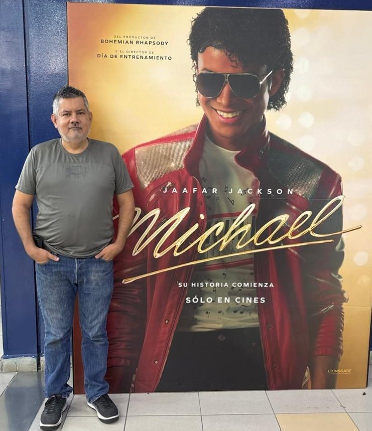 MICHAEL JACKSON
Su genio venció la soledad, la timidez, los maltratos de su padre y la incomprensión del mundo que lo rodeaba;  Su genio convertido en música y baile, porque no hay nada mejor para aliviar los corazones y elevar el espíritu que los sentimientos convertidos en
