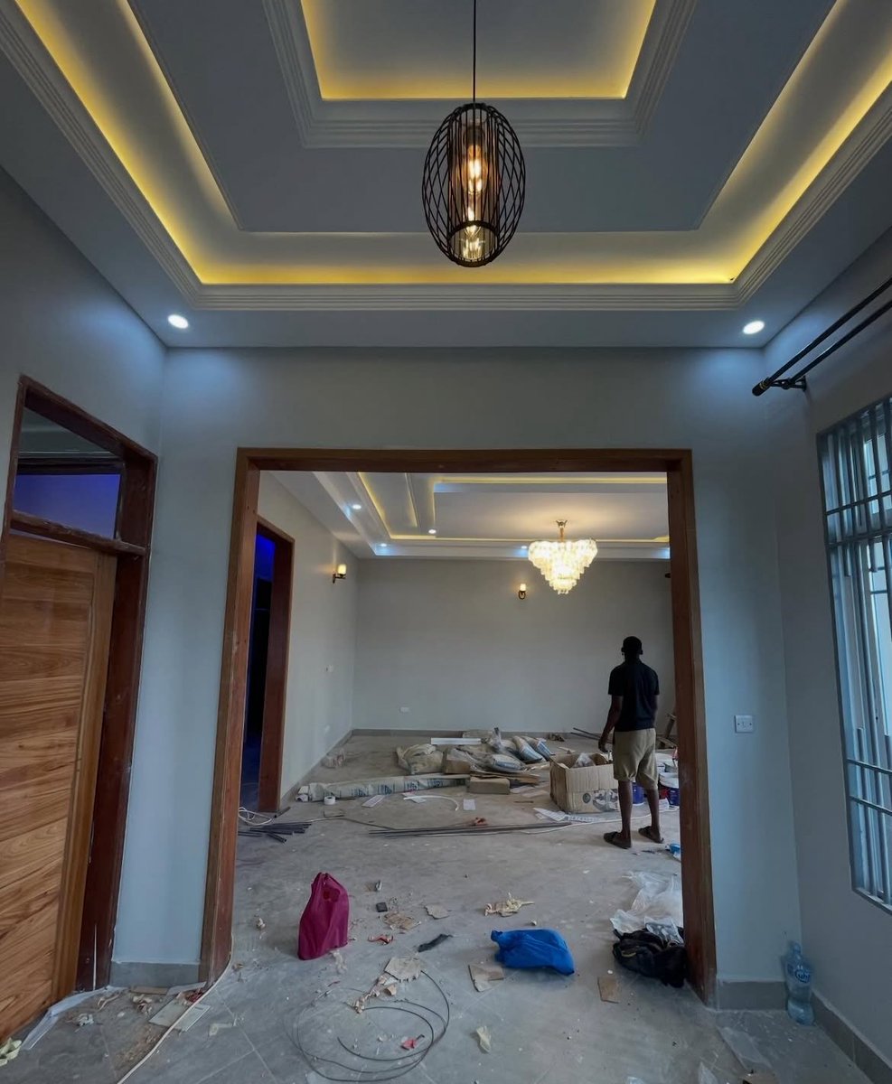 Tkproperty2's tweet image. It’s not just a ceiling. it’s the mood of the room.

Watch this gypsum work come to life 👇🏽
#InteriorDesign #PropertyManagement