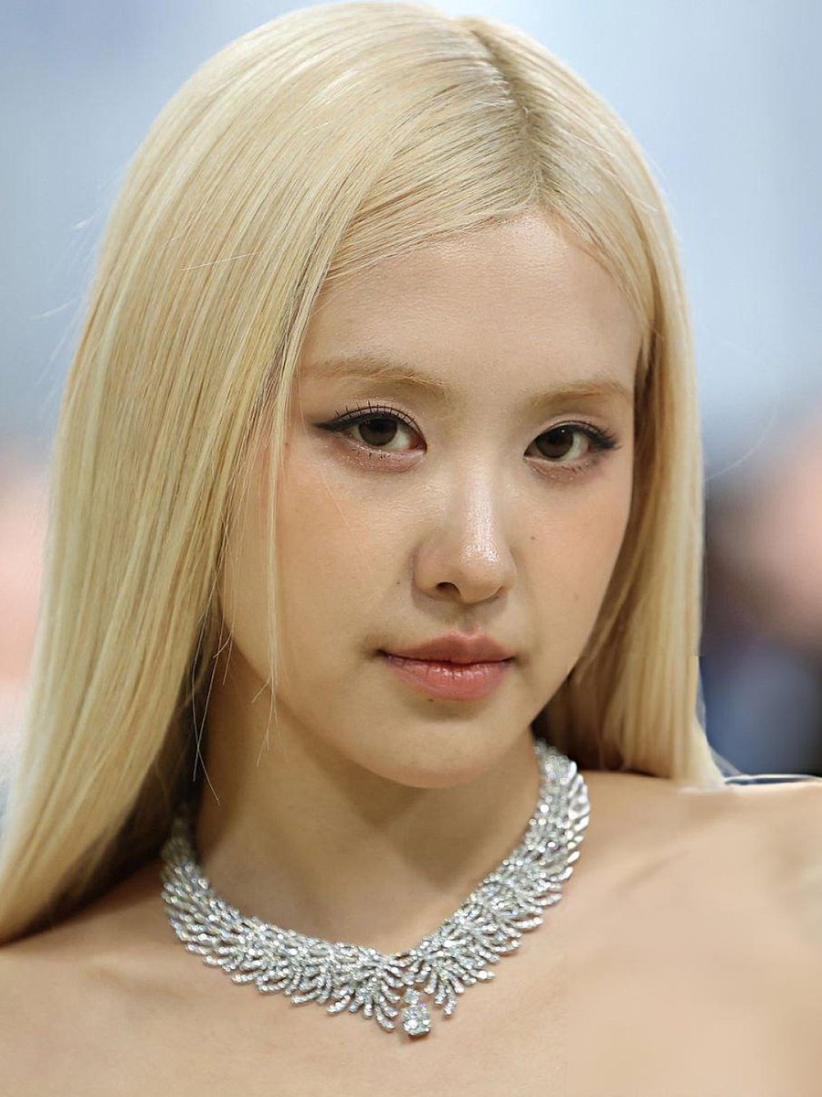 pourlesjolies's tweet photo. rosé https://t.co/iqHv3GRF6d