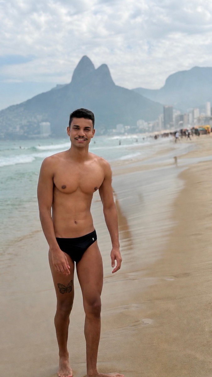 Wesleyas tweet media