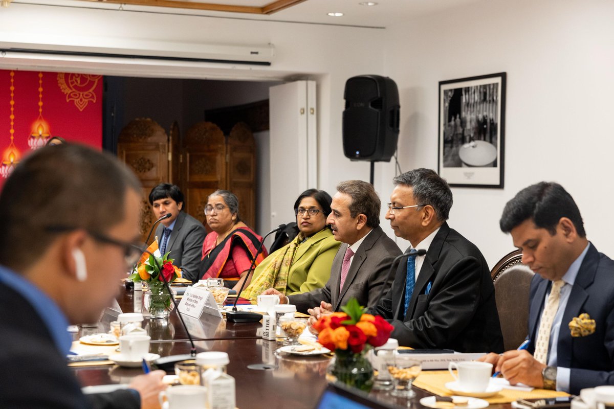 KVSinghMPGonda's tweet photo. Pleased to meet H.E. Mr. Hans Leo CacdacSecretary (Minister), Department of the Migrant Workers of  Philippines.  Discussed collaboration on the shared issues of mobility and migration. https://t.co/T65AB57k4g